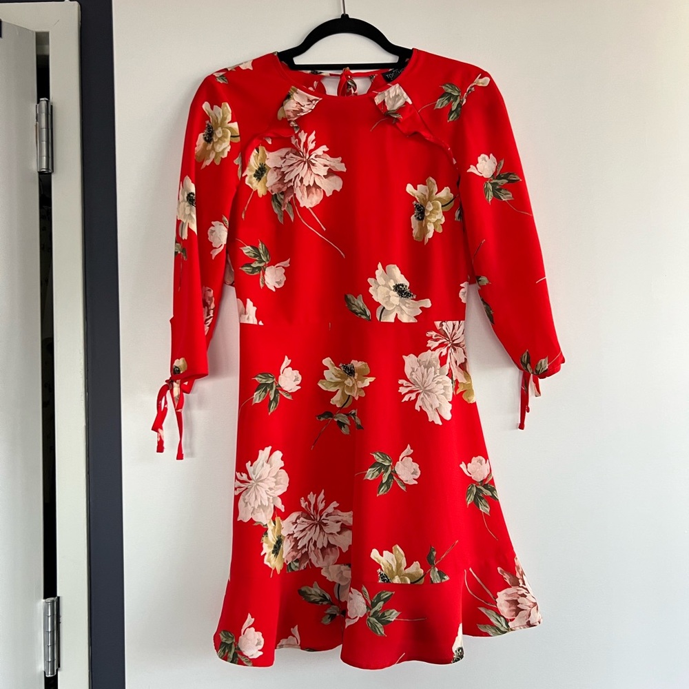 Topshop Floral Teadress with Keyhole back - Petite Size 4